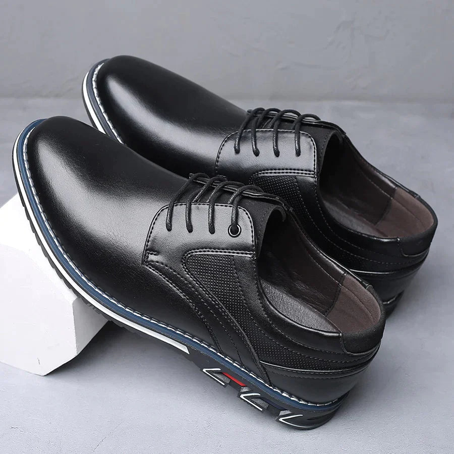 Zwarte orthopedische leren herenschoenen Finn, ideaal voor zakelijk of casual comfort en ondersteuning.