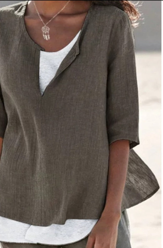 Roze dames V-hals shirt, zachte stof, ideaal voor een frisse, comfortabele look in de zomer.