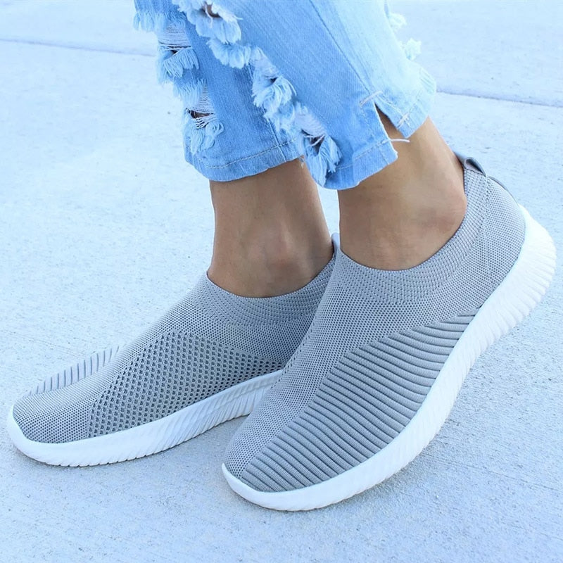 Ademende dames sneakers, lichtgewicht en comfortabel, geschikt voor lange afstanden.
