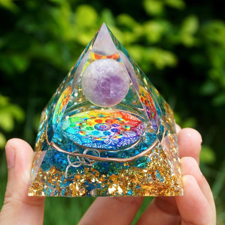Decoratieve energie piramide, ideaal voor woondecoratie en welzijn, creëert harmonie en positieve sfeer.