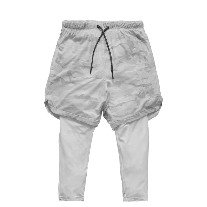 Actieve man draagt stijlvolle heren hardloopbroek met telefoonzak. Comfort en functionaliteit voor een sportieve levensstijl.
