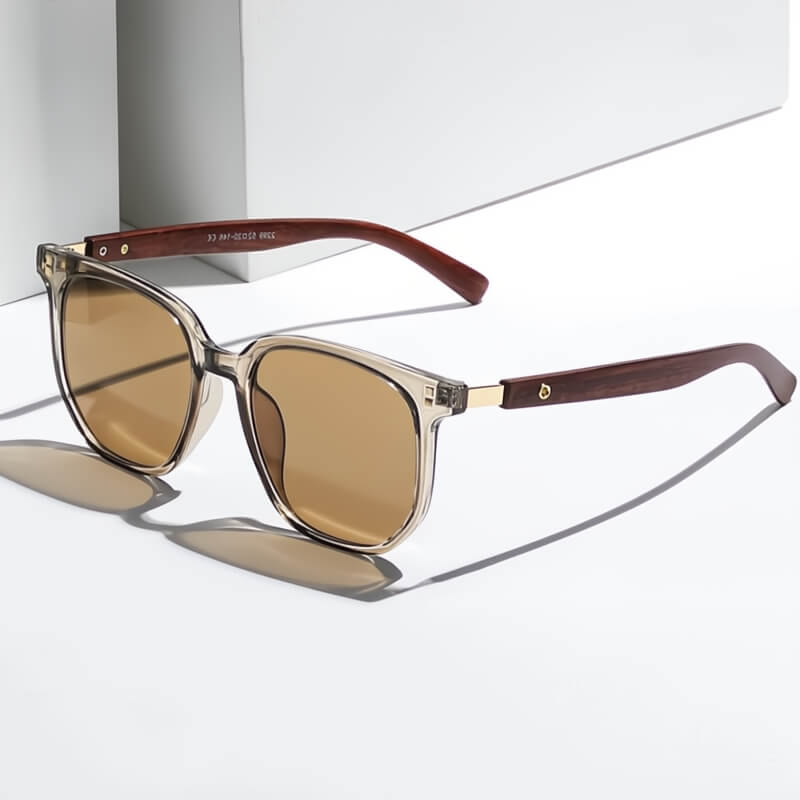 Unisex zonnebril met stijlvol houten montuur, gepolariseerde glazen voor optimale UV-bescherming.