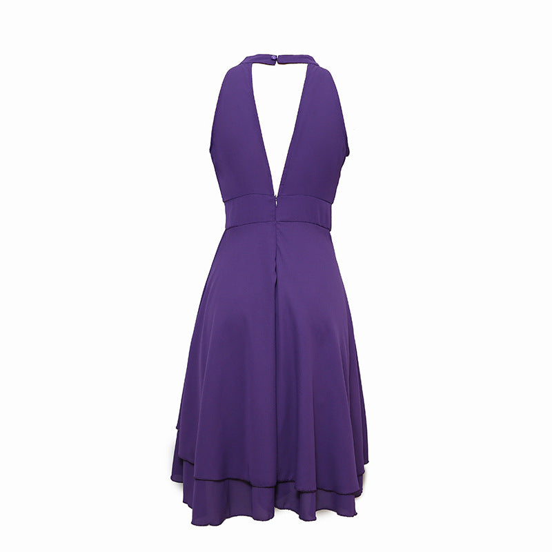 Stijlvolle dames midi halterjurk van luchtig chiffon, met mouwloze design en gelaagde rok. Elegante zomerse damesmode.
