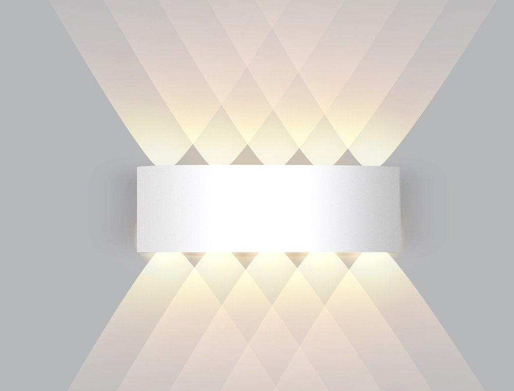 Decoratieve LED wandlamp met modern design in zwart. Creëert een unieke sfeer in elke kamer.
