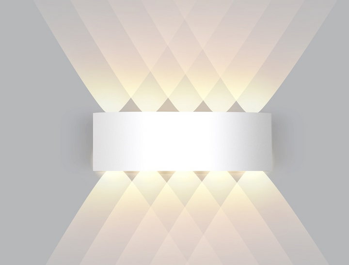 Decoratieve LED wandlamp met modern design in zwart. Creëert een unieke sfeer in elke kamer.