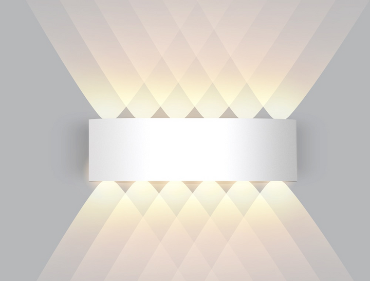 Exclusieve LED wandlamp in wit, sfeervolle binnenverlichting die elegantie toevoegt aan jouw interieur.