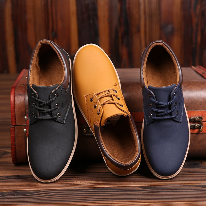 Zwarte casual herenschoenen met veters, een stijlvolle en comfortabele keuze voor elke man.