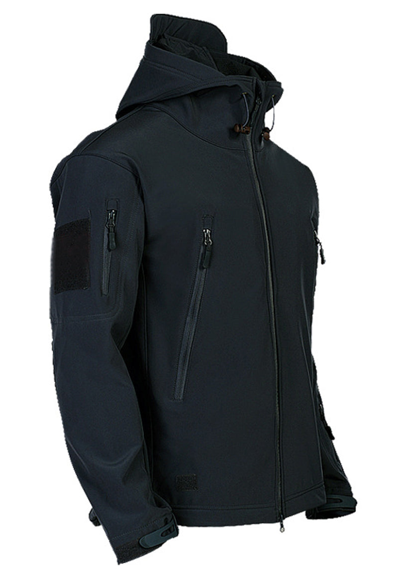 Functionele outdoor heren softshell jas Titan met capuchon. Waterdicht, winddicht en perfect voor wandelen.