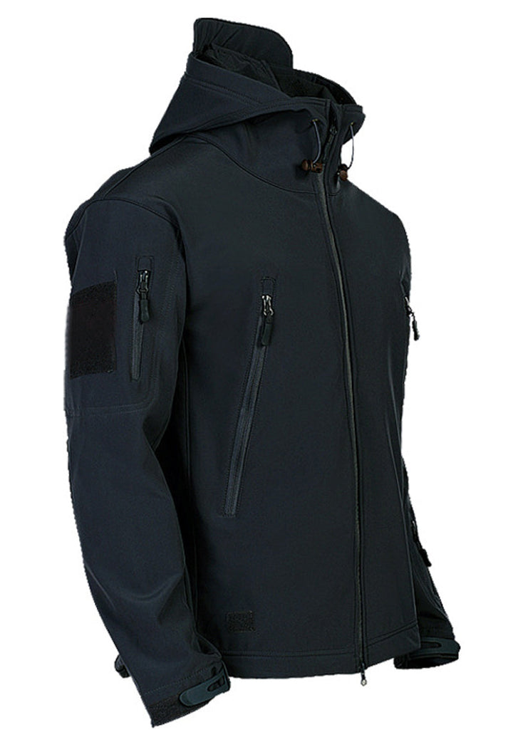 Functionele outdoor heren softshell jas Titan met capuchon. Waterdicht, winddicht en perfect voor wandelen.