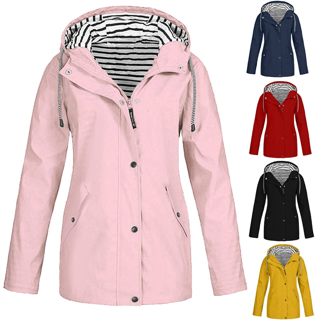 Zwarte waterdichte KarieJacket damesjas, winddicht en ademend. Perfect voor comfortabel wandelen en fietsen outdoor.