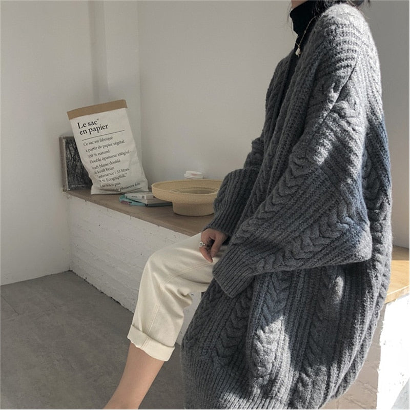 Comfortabel één maat wollen damesvest. Stijlvol in grijs of beige voor een warme en modieuze look.