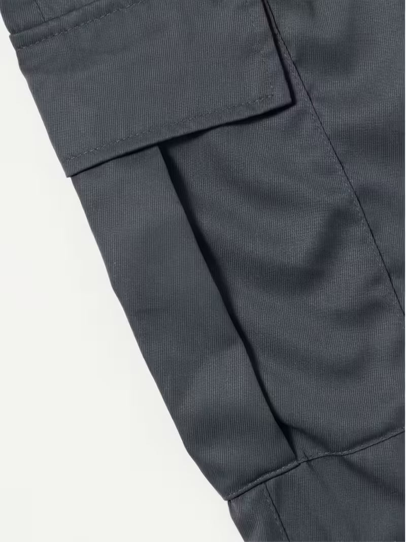 Robuuste outdoor cargo broek voor heren, comfortabel en met veel opbergruimte.