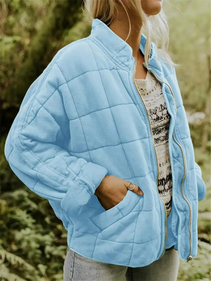 Beige oversized damesjas met verdikte voering, comfortabel en modieus voor de herfst.
