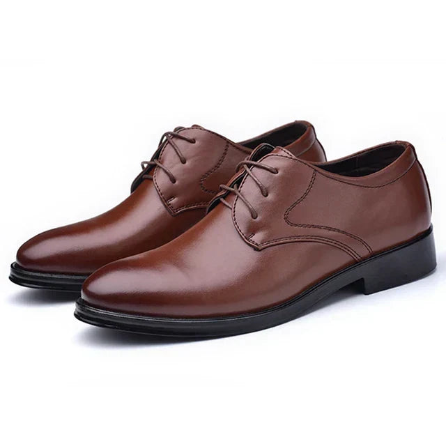Elegante klassieke heren Oxfords, tijdloos ontwerp met subtiele details, verkrijgbaar in bruin en zwart.