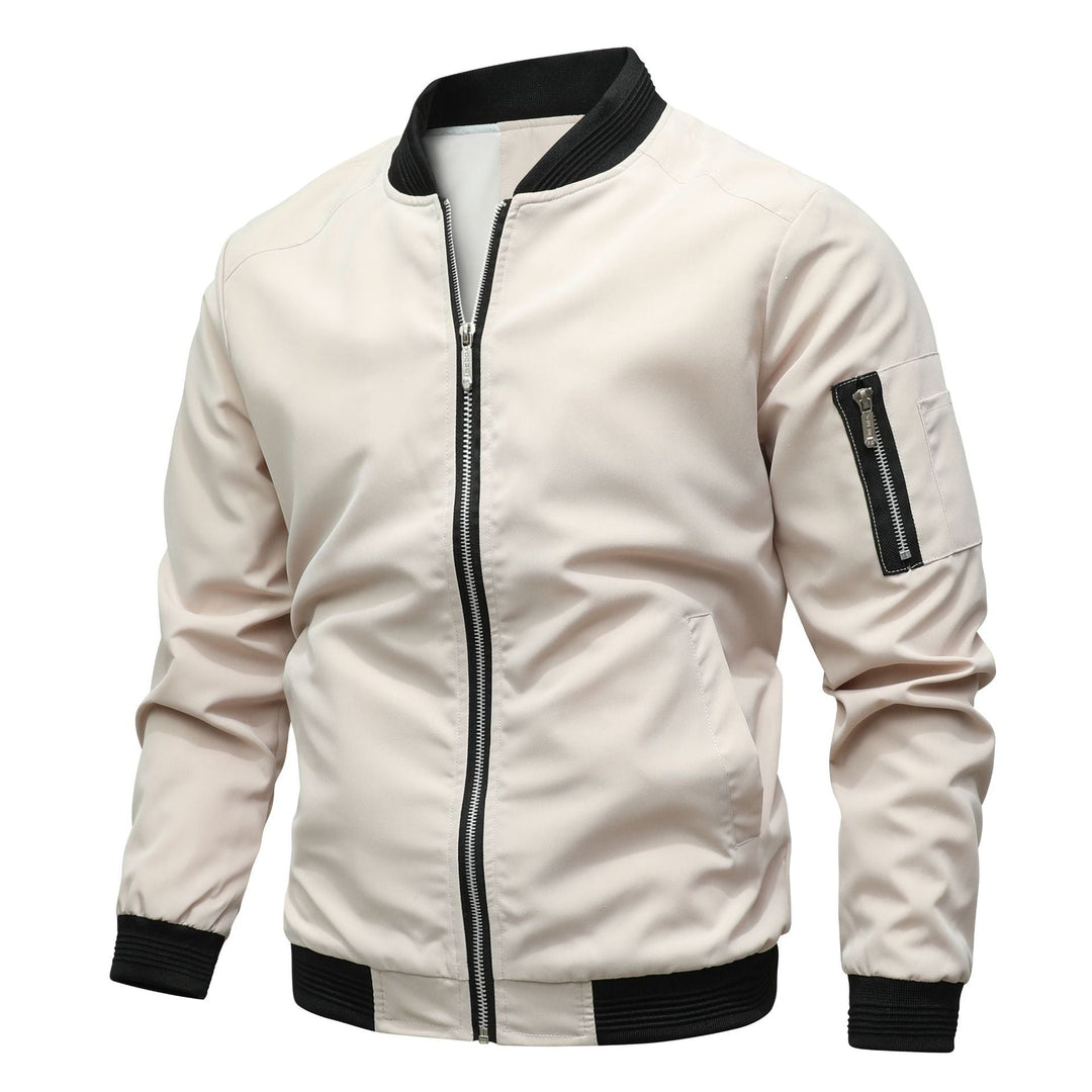 Heren bomberjack in klassieke pilotenstijl, frontaal. Comfortabele, trendy herenjas voor elke dag.