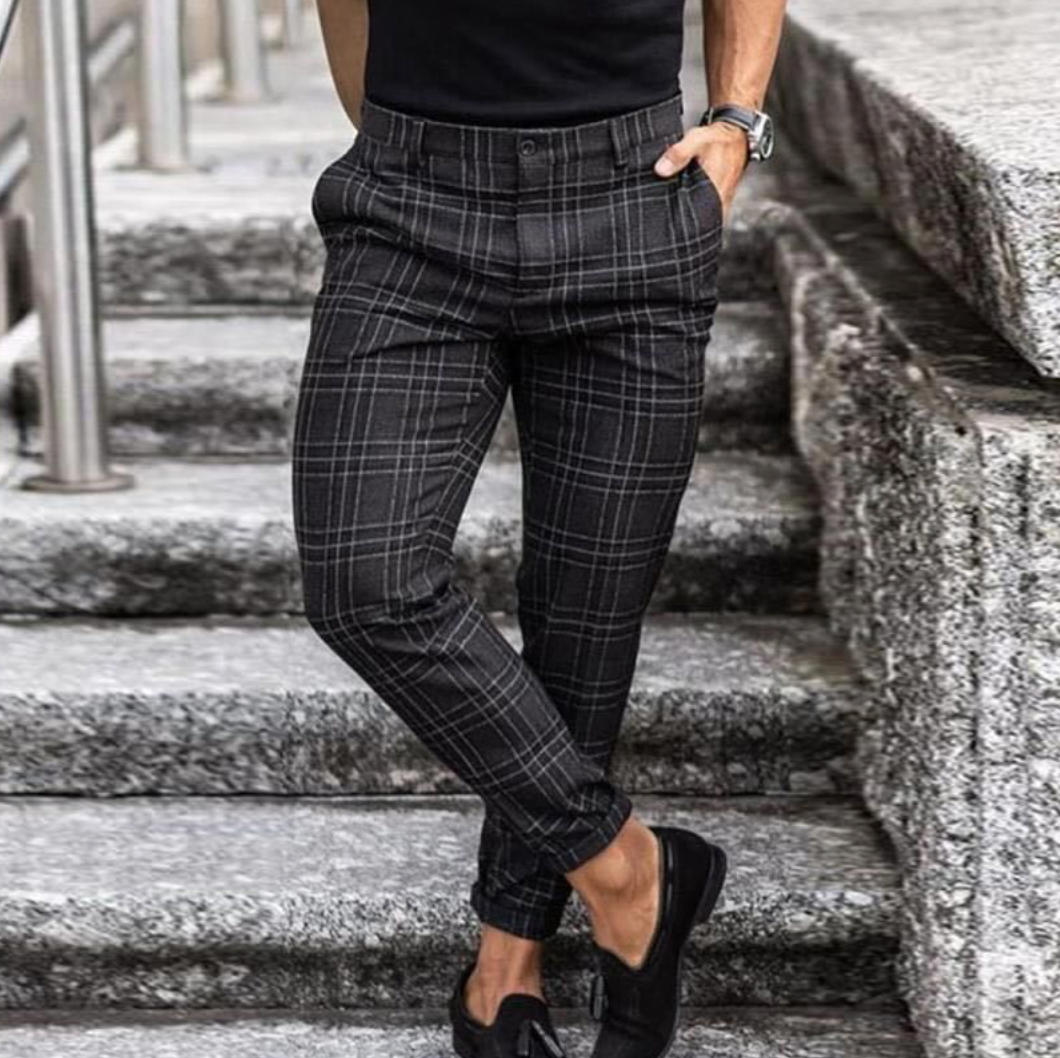 Heren geruite slim fit chino broek met stretch. Moderne herenbroek voor zakelijke of casual stijl en optimaal comfort.