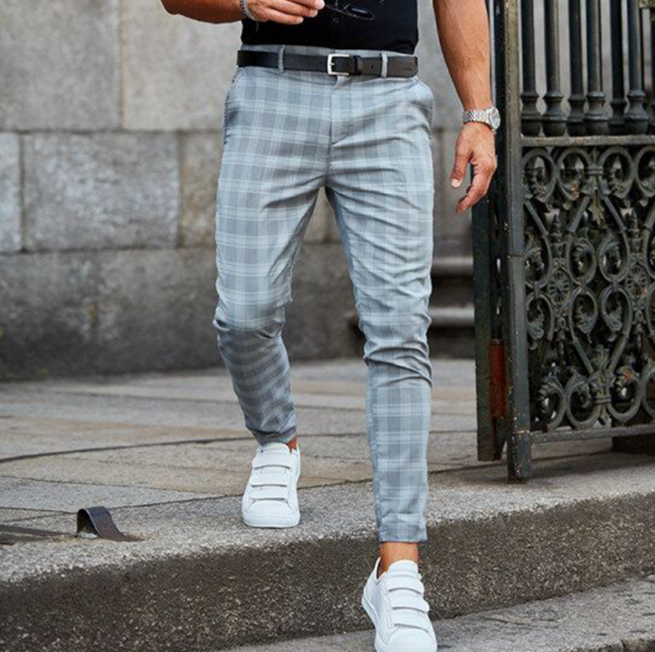 Casual heren geruite chino broek met stretch. Comfortabele slim fit broek, perfect voor een ontspannen, moderne outfit.