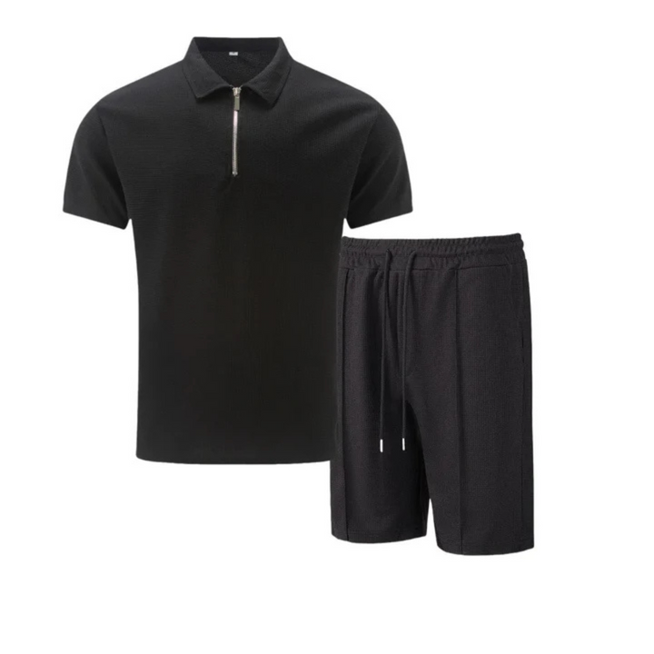 Ademende heren zomer kleding set, bestaande uit een comfortabele polo en zachte korte broek.