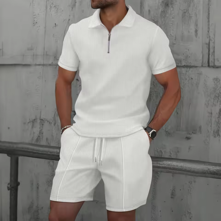 Casual heren zomer kledingset met polo en shorts, ideaal voor een relaxte vrijetijdslook.