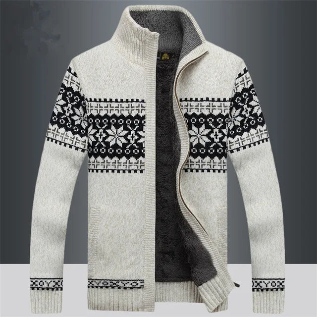 Casual heren vest met Scandinavisch winterpatroon, hoge kraag en rits. Perfect voor gelaagde kleding.
