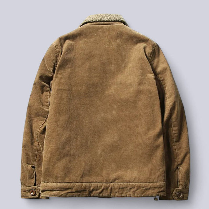 Grijze gewatteerde herenjas, winddicht en comfortabel; de perfecte mid-season buitenkleding voor mannen.