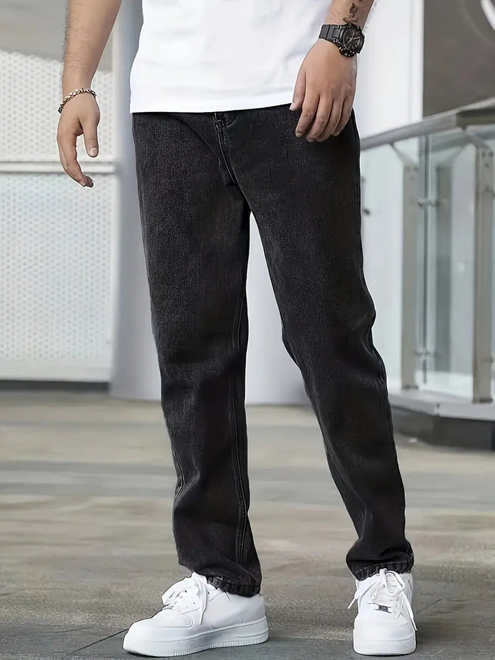 Lichtblauwe heren jeans, rechte pijpen. Stijlvolle comfortabele spijkerbroek met lichte wassing voor elke dag.