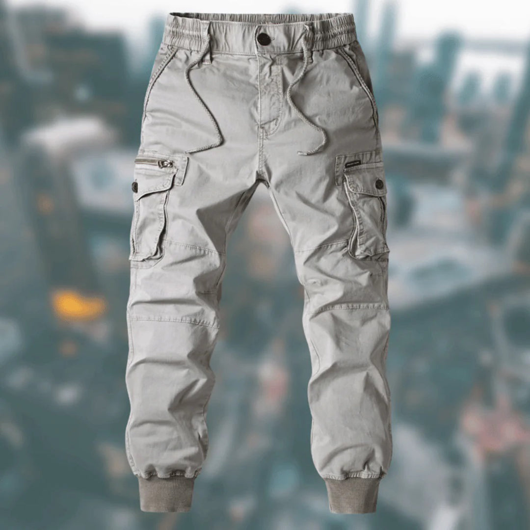 Moderne heren cargobroek jogger met comfortabele elastische tailleband, ideaal voor casual momenten.