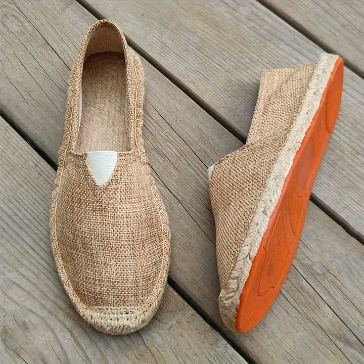 Zwarte heren espadrilles met jute details. Duurzame antislipzool voor stevige grip en comfort.