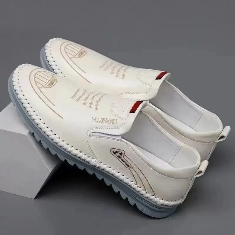 Stijlvolle heren mocassins met ademend ontwerp en antislip zolen, perfect voor zowel casual als formele gelegenheden.
