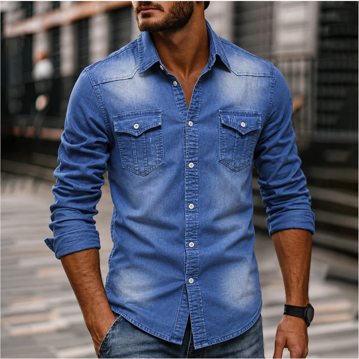 Stijlvolle heren spijkerblouse, slim fit in blauw denim, met western-accenten; semi-formeel en comfortabel.