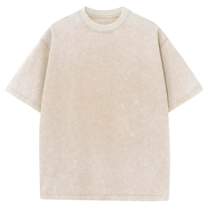Man draagt stijlvol oversized heren T-shirt met losse pasvorm, perfect voor een casual look.