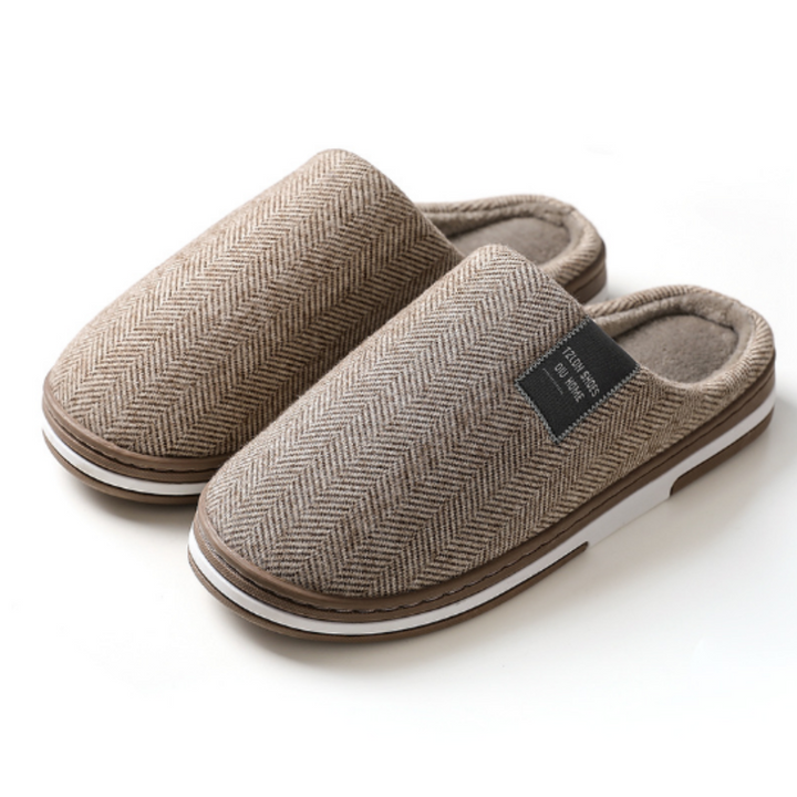 Luxe unisex pantoffels in bruin met zachte, warme voering voor optimaal comfort thuis en ontspanning.