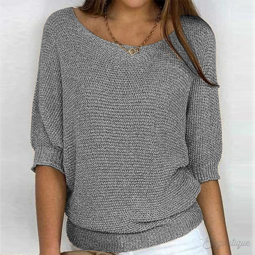 Essentiële damestrui met open ronde hals. Comfortabele, elegante trui voor zowel winter als herfst.