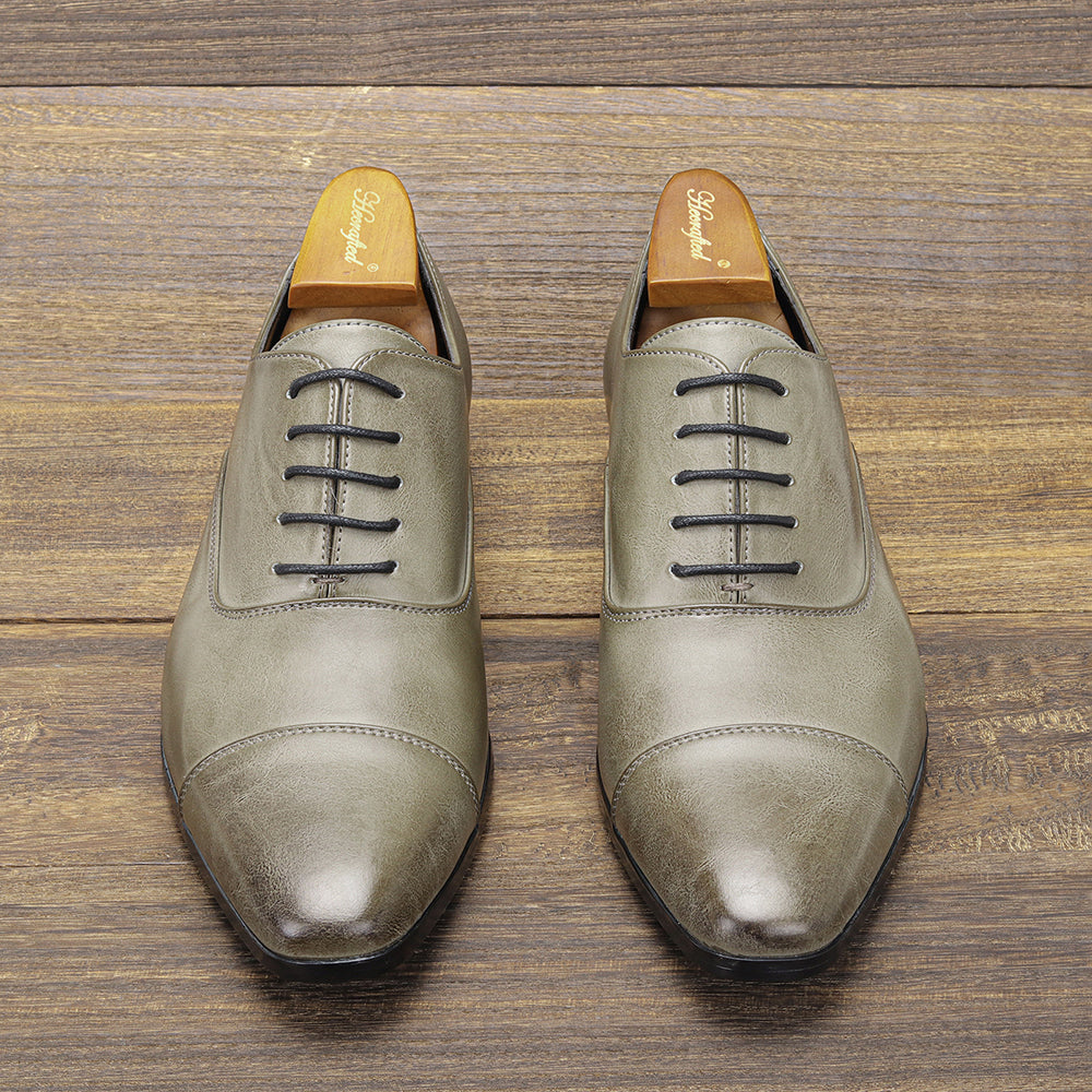 Klassieke grijze cap-toe veterschoenen voor heren. Ideaal als nette zakelijke schoen of bruiloftsschoen.
