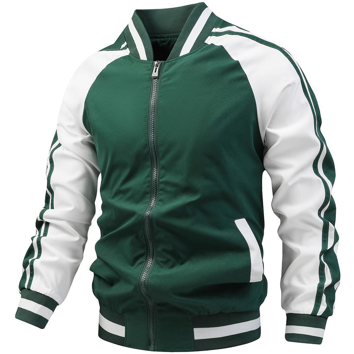 Klassiek heren bomberjack met ritssluiting en contrasterende retro strepen, voor een tijdloze sportieve stijl.