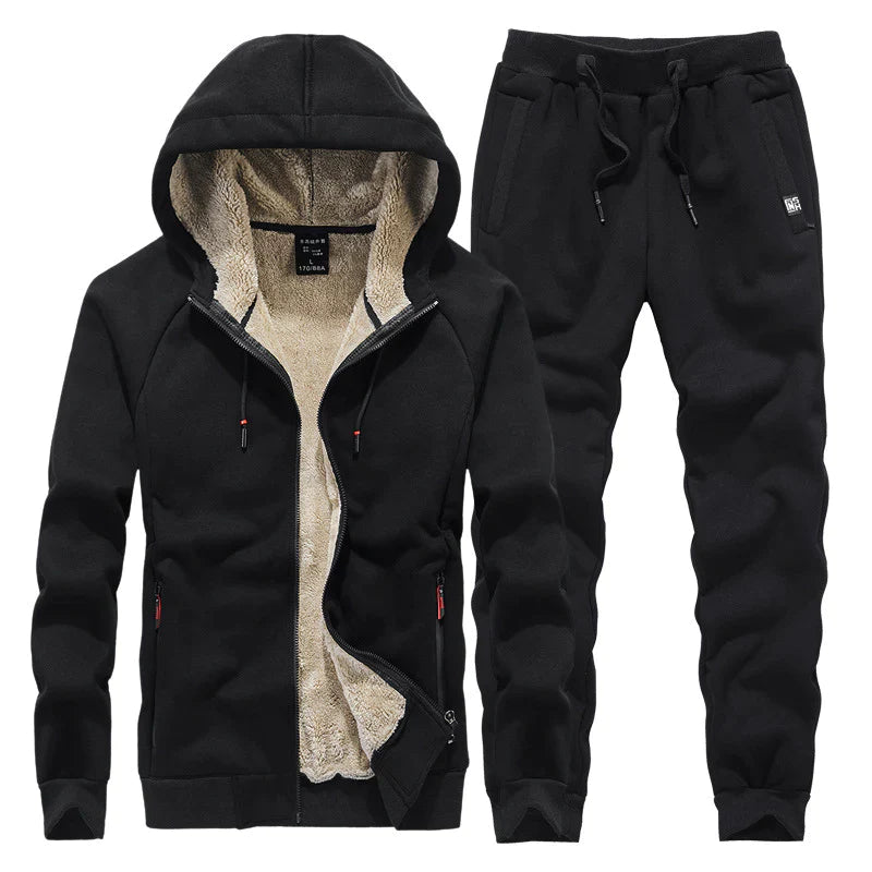 Comfortabel heren trainingspak met capuchon voor winter. Machinewasbaar en geschikt voor atletische look.
