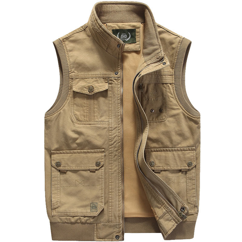Functionele khaki heren utility vest voor outdoor activiteiten of casual lente/zomer kleding.