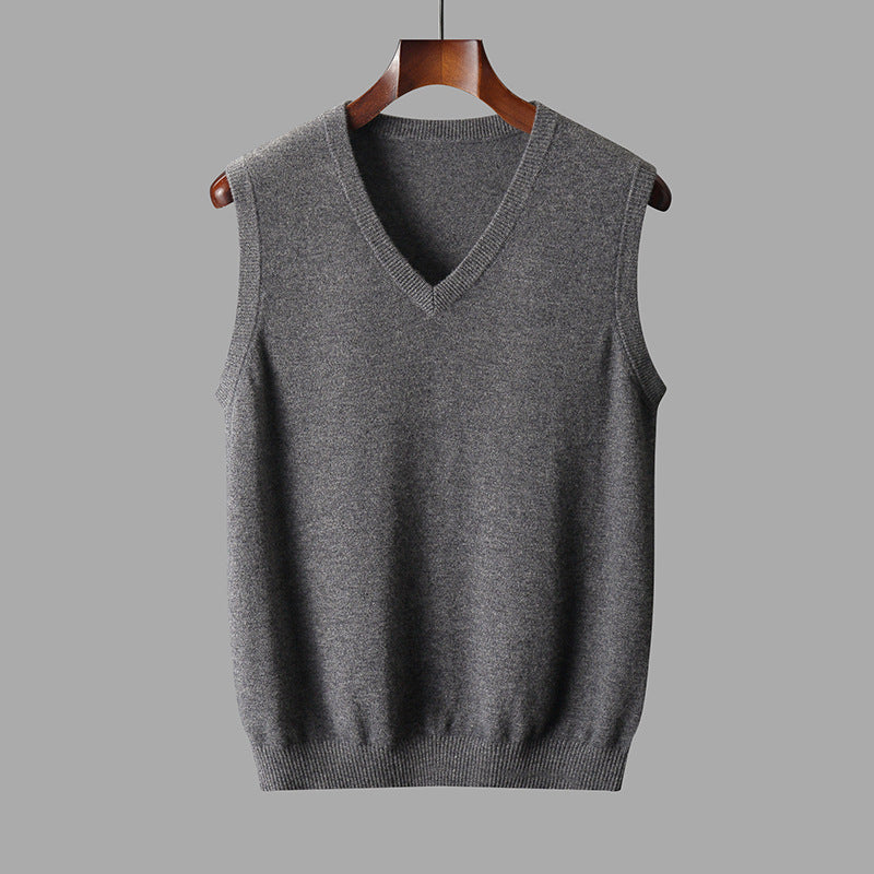 Mouwloos heren vest met V-hals, tijdloos en comfortabel voor gelaagde wintermode. Klassieke heren spencer.