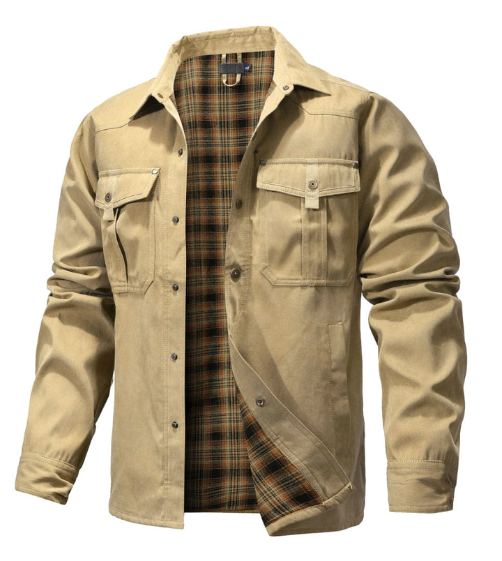 Modern geruit herenjack met borstzakken, een stijlvolle en warme keuze voor herfst- en wintermode.