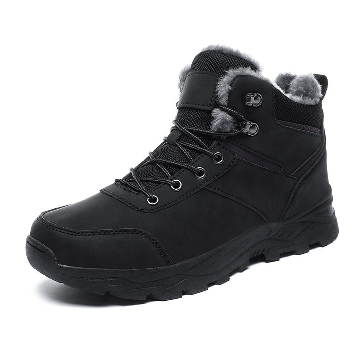Robuuste heren winterlaars voor outdoor avonturen, biedt warmte en grip op sneeuw en natte ondergronden. Perfect voor koudweer.