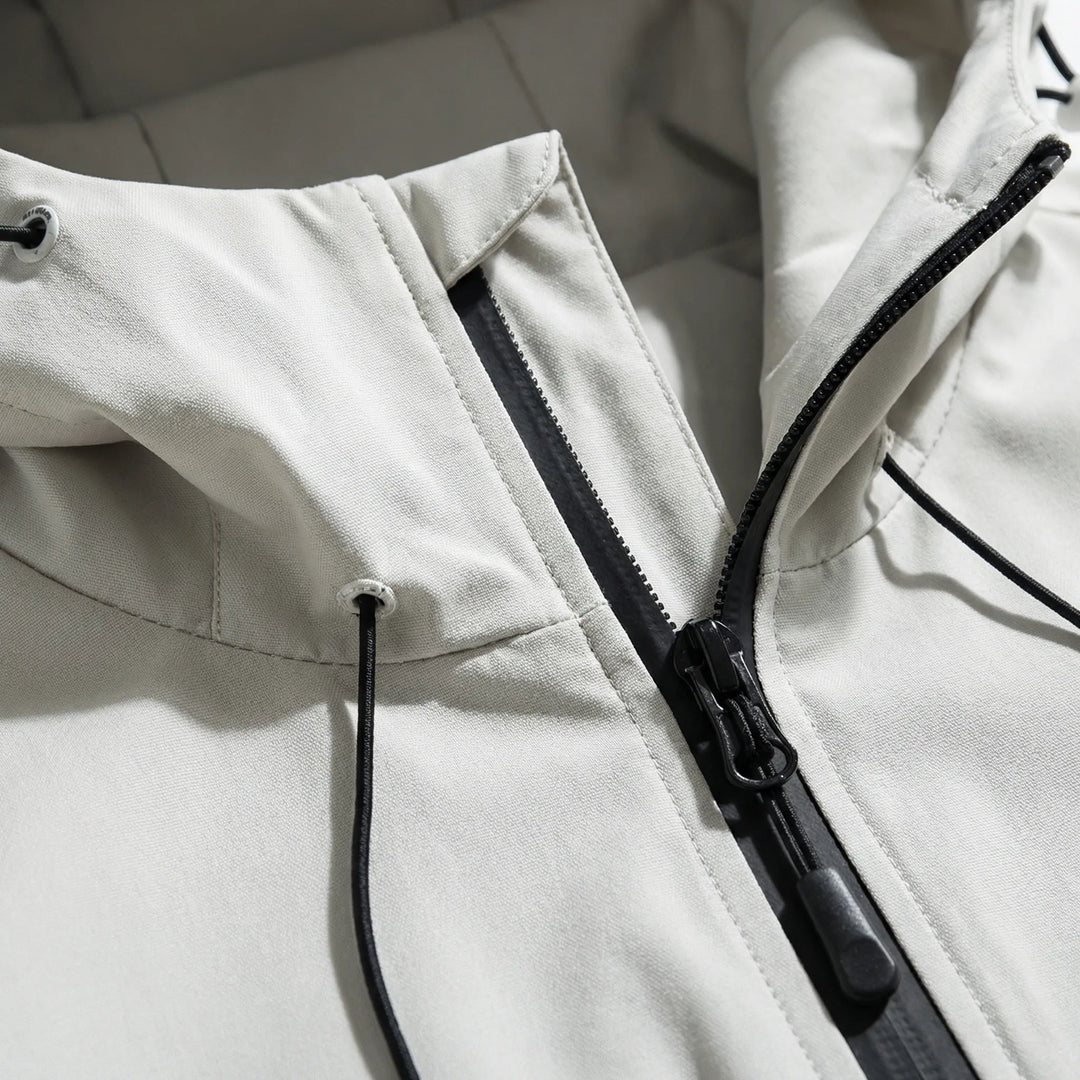 Warme en comfortabele heren winterjas Nathan met capuchon, perfect geïsoleerd voor optimale warmte.
