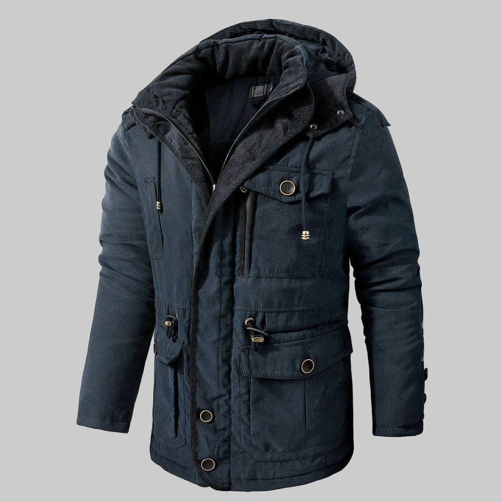 Beige herenparka met capuchon en boorden. Een winddichte en casual outdoorjas, perfect voor de winter.