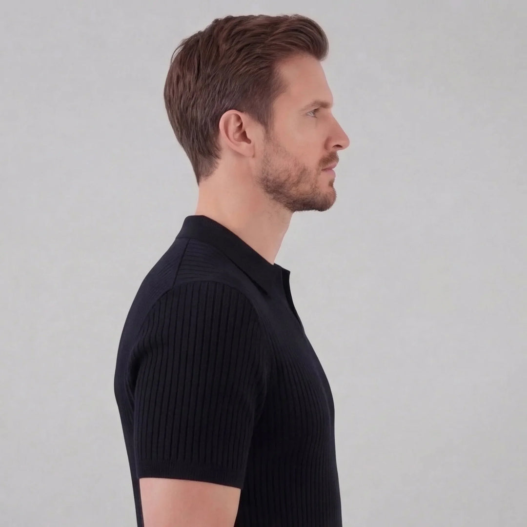 Dames ribgebreid poloshirt met open V-hals. Korte mouwen en moderne pasvorm. Perfect voor zomer.