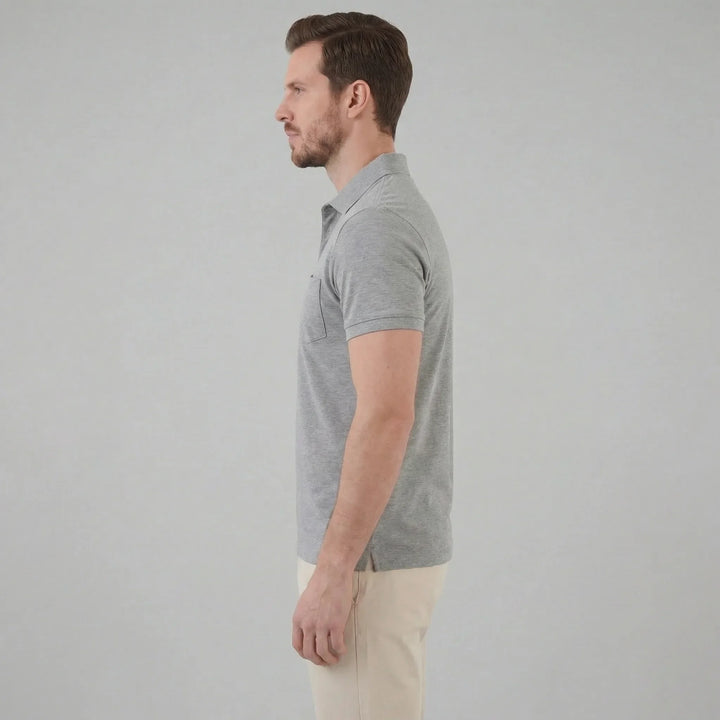 Heren polo shirt met button-neck, borstzak, regular fit; casual en comfortabel voor alle dagen.