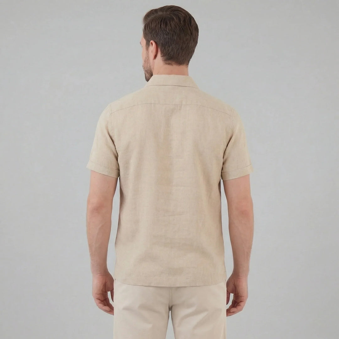 Heren polo shirt met button-hals, korte mouwen en borstzak; stijlvol en veelzijdig voor elke gelegenheid.