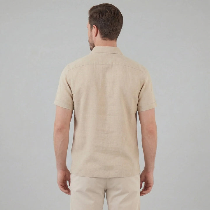 Heren polo shirt met button-hals, korte mouwen en borstzak; stijlvol en veelzijdig voor elke gelegenheid.
