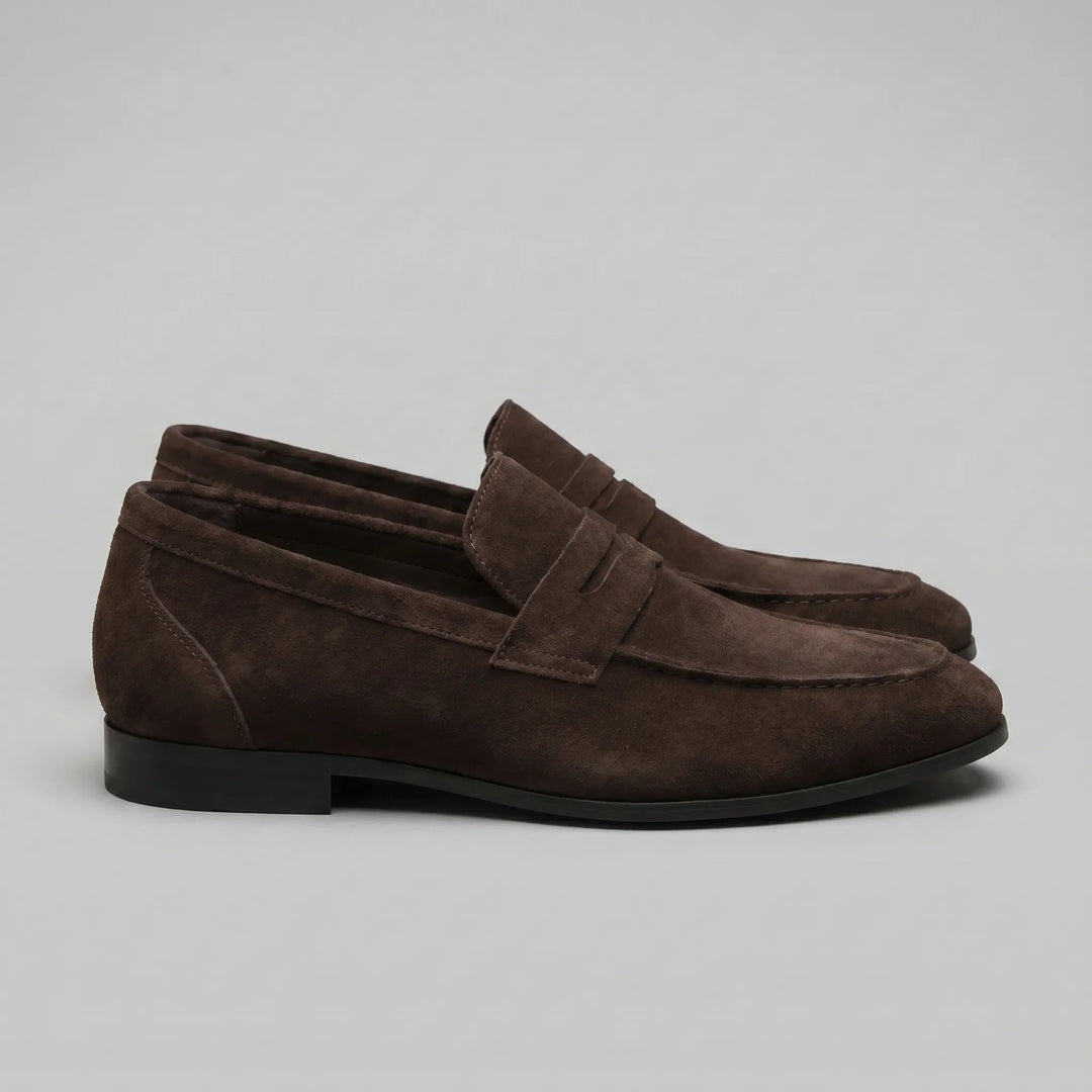 Bruine heren loafers, klassieke penny instappers voor een nette smart casual look.