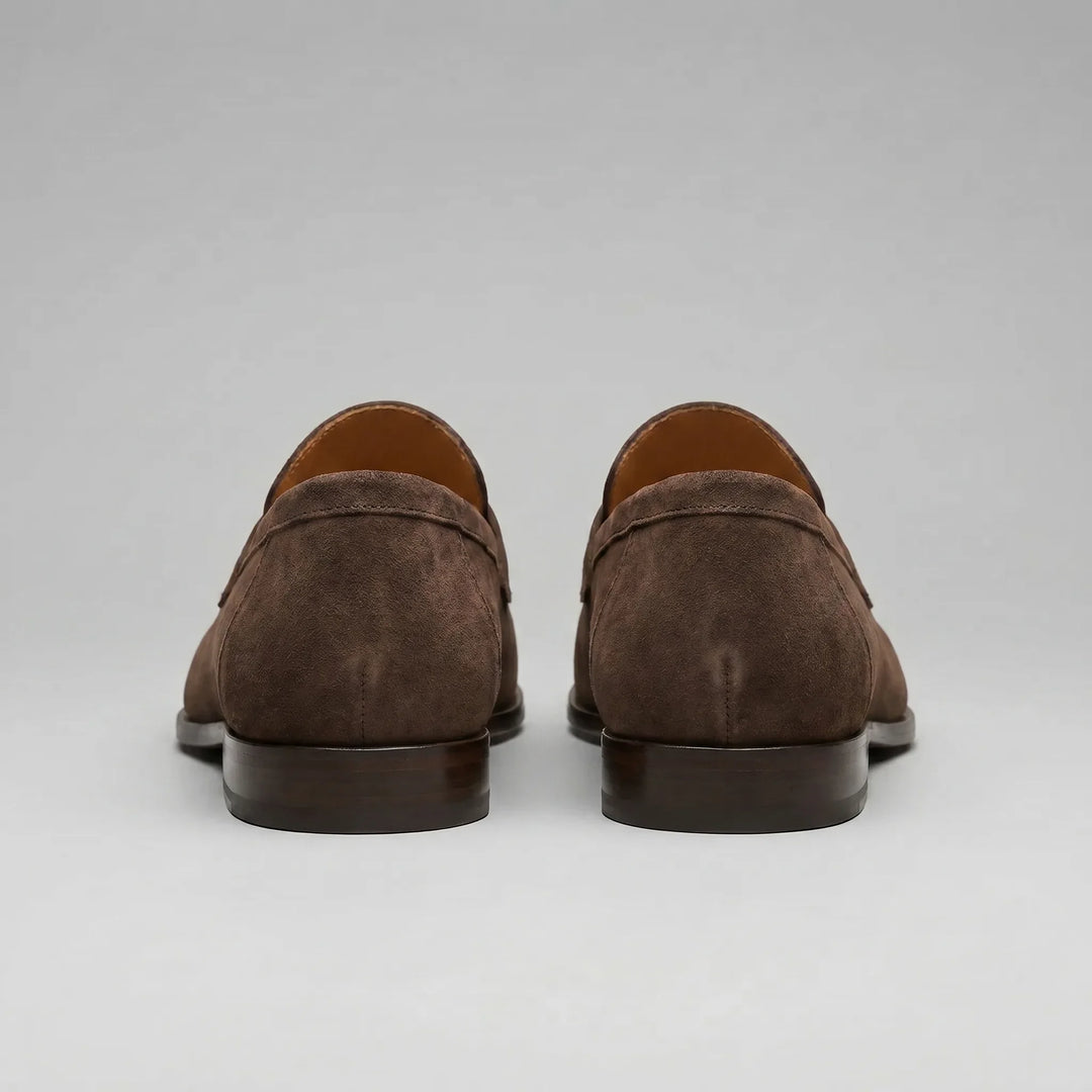Tijdloze beige penny loafers voor heren, perfect voor een comfortabele smartcasual outfit.