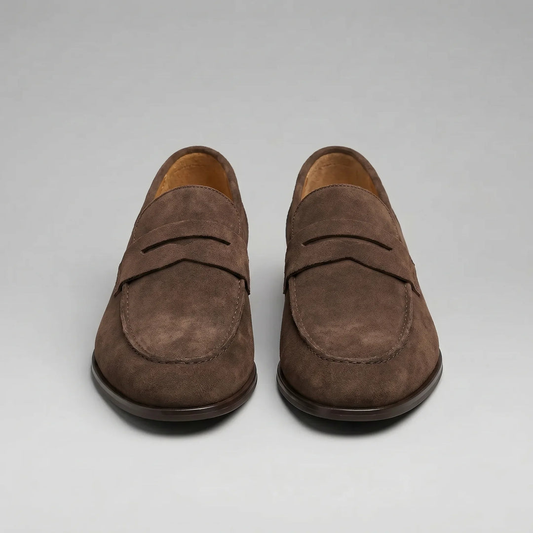 Mosterdgele instappers voor heren, opvallend en comfortabel, perfect voor een casual look.