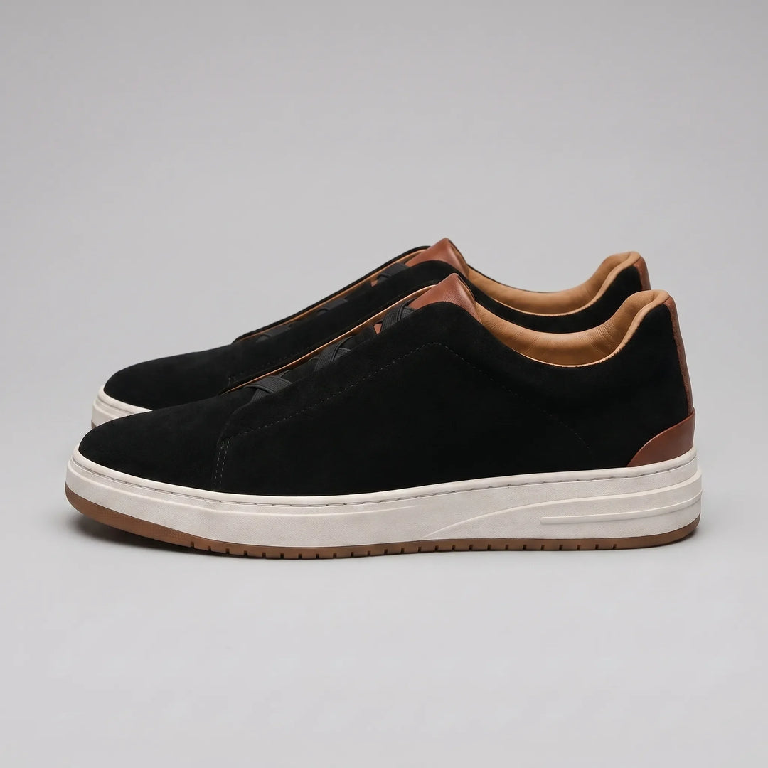 Stijlvolle marineblauwe slip-on herensneakers, perfect voor een trendy alledaagse look.